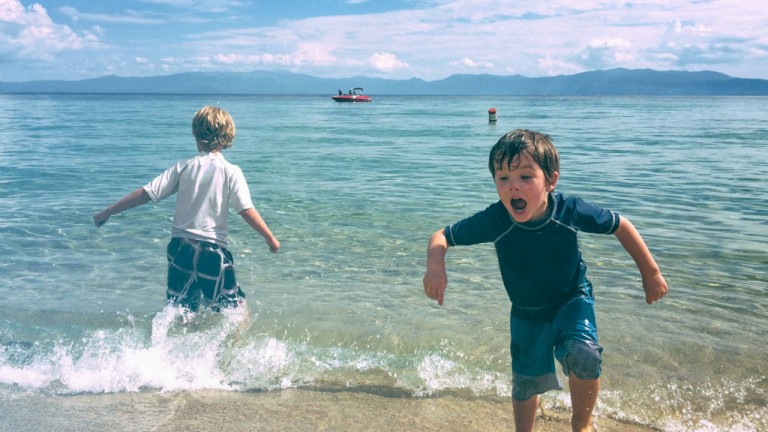 5 fun and easy games that teach your kids how to swim -
