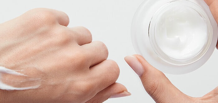 أفضل كريم مقشر للوجه من الصيدلية: احصلي على بشرة نضرة وصحية