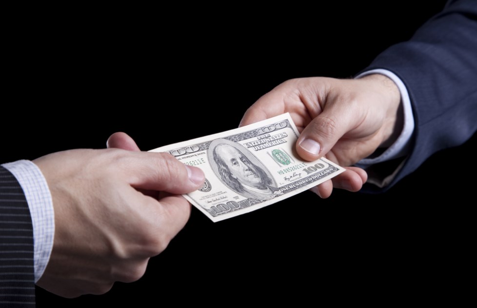 تفسير رؤية الميت يعطي نقود ورقية في المنام لابن سيرين