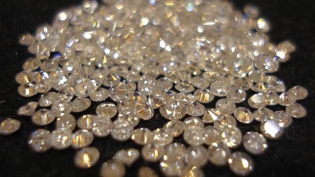 تفسير الحلق الالماس في المنام لابن سيرين