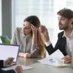 كيف تتعامل مع شخص عنيد في العمل بطريقة فعالة؟