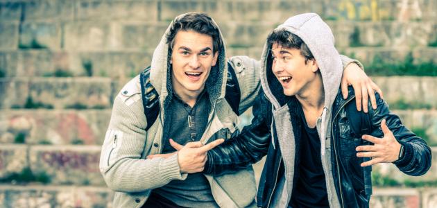 ما الفرق بين الصديق العادي والصديق الوفي؟