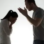 ماذا تفعل عند مواجهة تقليل القيمة من أشخاص مقربين؟